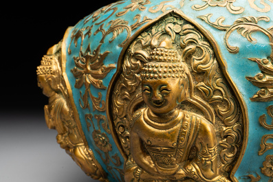 A Chinese gilt and champlev&eacute; enamelled bronze bowl with Buddhas in relief, 19/20th C.