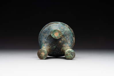 A Chinese archaic bronze tripod food vessel, 'li 鬲', late Western Zhou/early Eastern Zhou