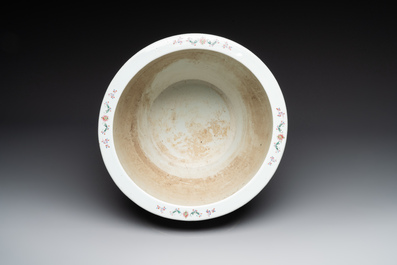 A Chinese famille rose jardiniere with ladies in a garden, 20th C.