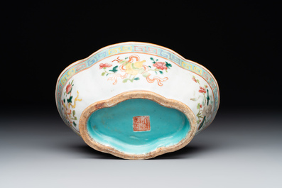A varied collection of thirteen pieces Chinese famille rose and verte porcelain, 19th C.