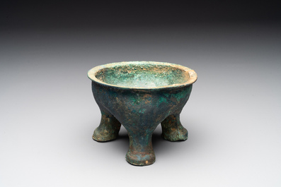 A Chinese archaic bronze tripod food vessel, 'li 鬲', late Western Zhou/early Eastern Zhou
