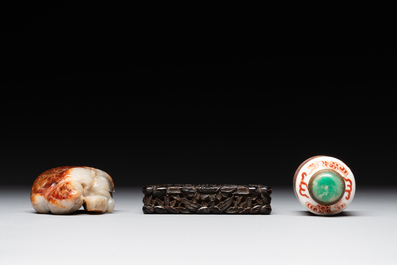 A Chinese jade carving, a tortoiseshell card holder and an iron-red snuff bottle, 19th C.