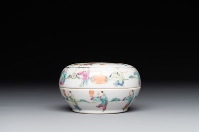 A varied collection of thirteen pieces Chinese famille rose and verte porcelain, 19th C.