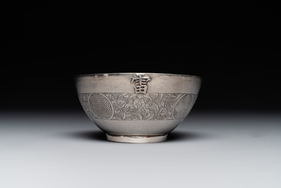 A fine Vietnamese silver bowl and saucer, Lei 雷 mark, 19th C.