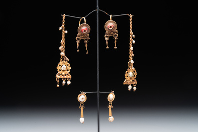 Three pairs of gold earrings with pearls and two gold pendants, Roman Era, 2nd/3rd C.