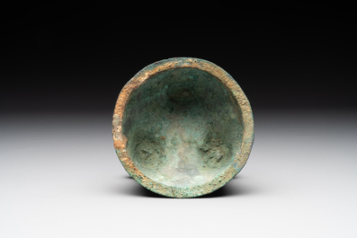 A Chinese archaic bronze tripod food vessel, 'li 鬲', late Western Zhou/early Eastern Zhou