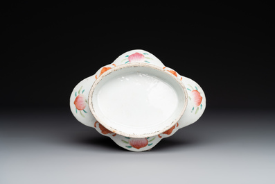 A varied collection of thirteen pieces Chinese famille rose and verte porcelain, 19th C.