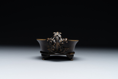 A rare Chinese bronze narcissus basin-shaped censer with dragon handles, Xuande mark, 17th C.