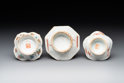 A varied collection of thirteen pieces Chinese famille rose and verte porcelain, 19th C.