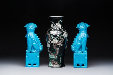 A Chinese famille verte black-ground vase and a pair of turquoise-glazed Buddhist lions, 19/20th C.