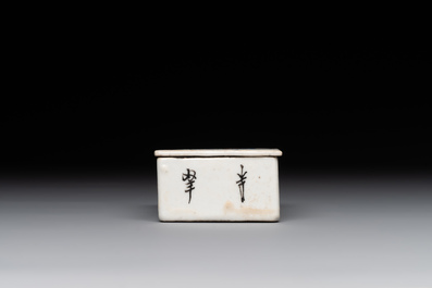 A varied collection of thirteen pieces Chinese famille rose and verte porcelain, 19th C.