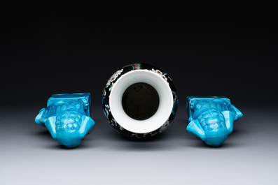 A Chinese famille verte black-ground vase and a pair of turquoise-glazed Buddhist lions, 19/20th C.