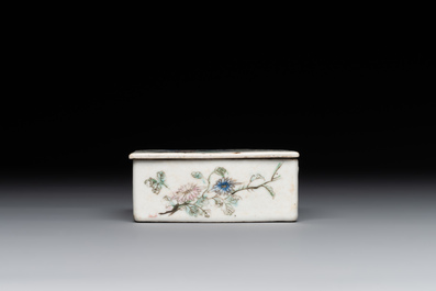 A varied collection of thirteen pieces Chinese famille rose and verte porcelain, 19th C.