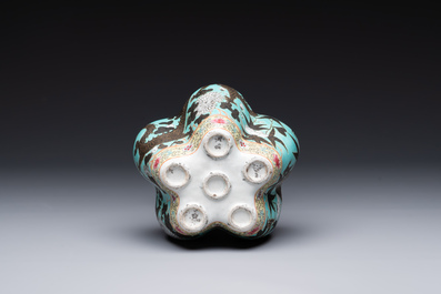 A Chinese famille rose turquoise-ground 'dragon' flower vase, 19th C.