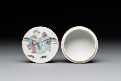 A varied collection of thirteen pieces Chinese famille rose and verte porcelain, 19th C.