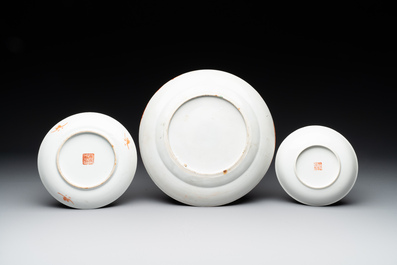 A varied collection of thirteen pieces Chinese famille rose and verte porcelain, 19th C.