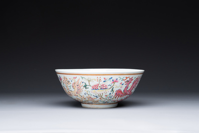 A Chinese famille rose 'phoenix' bowl, Guangxu mark, 19th C.