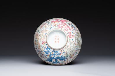A Chinese famille rose 'phoenix' bowl, Guangxu mark, 19th C.
