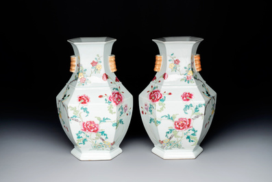 A pair of hexagonal Chinese famille rose 'hu' vases with floral design, Qianlong/Jiaqing
