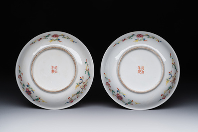 A pair of Chinese yellow-ground famille rose plates with butterfly design, Tongzhi mark, 20th C.