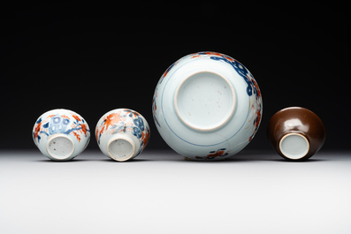 A varied collection of fourteen Chinese Imari-style wares, Kangxi/Qianlong
