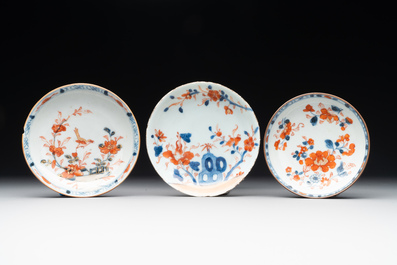 A varied collection of fourteen Chinese Imari-style wares, Kangxi/Qianlong