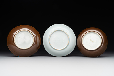 A varied collection of fourteen Chinese Imari-style wares, Kangxi/Qianlong