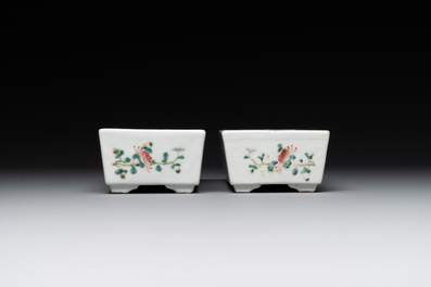 A pair of rectangular Chinese famille rose jardinieres with floral design, Republic