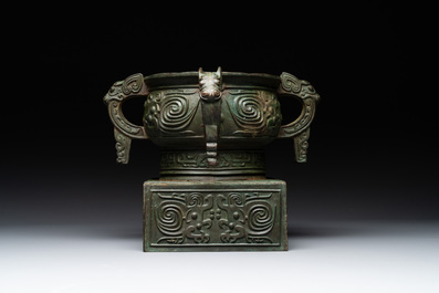 An inscribed Chinese archaistic bronze food vessel, 'gui 簋', Ming