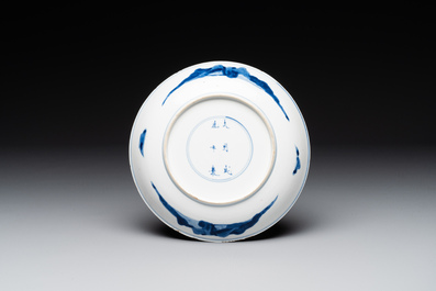 A Chinese blue and white 'warrior' plate, Chenghua merk, Kangxi