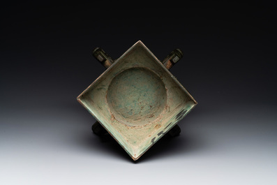 An inscribed Chinese archaistic bronze food vessel, 'gui 簋', Ming