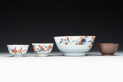 A varied collection of fourteen Chinese Imari-style wares, Kangxi/Qianlong