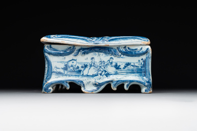 A rare blue and white Dutch Delft jewellery casket and cover, 18th C.