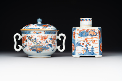 A varied collection of fourteen Chinese Imari-style wares, Kangxi/Qianlong