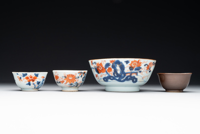 A varied collection of fourteen Chinese Imari-style wares, Kangxi/Qianlong