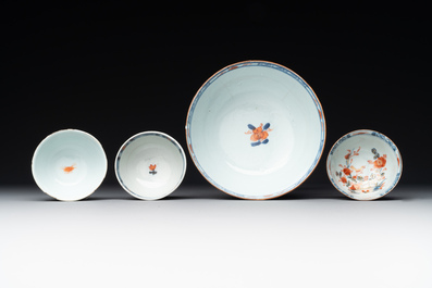 A varied collection of fourteen Chinese Imari-style wares, Kangxi/Qianlong