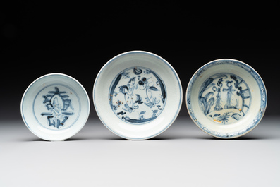 A collection of 11 Chinese blue and white wares, Ming
