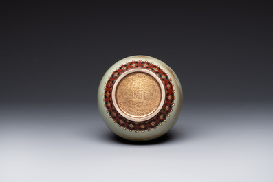 A rare Japanese Kutani vase, Kutani Kozan 九谷光山 mark, Meiji, 19th C.
