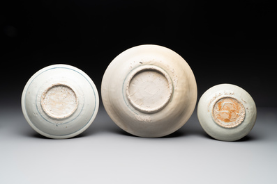 A collection of 11 Chinese blue and white wares, Ming
