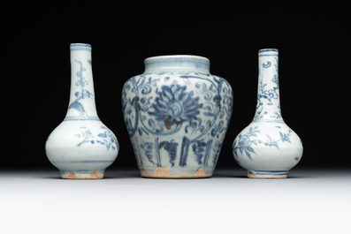 A varied collection of 22 Chinese blue and white jarlets, covered boxes and miniature vases, Ming