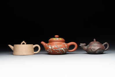 A collection of 20 Chinese Yixing stoneware teapots, 20th C.