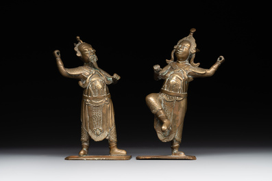 A pair of Chinese cloisonn&eacute; hat stands, two brass figures and a bronze stand, 19/20th C.