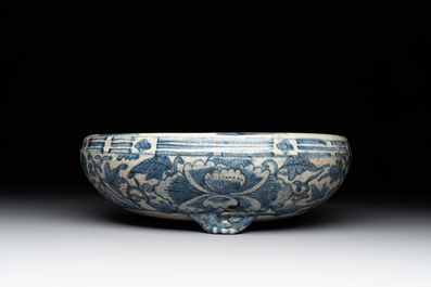 A Chinese Swatow blue and white crackle-glazed 'peonies and trigrams' tripod censer, Ming