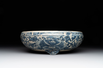 A Chinese Swatow blue and white crackle-glazed 'peonies and trigrams' tripod censer, Ming