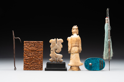 A varied collection of six Chinese carvings and metal wares, China, 16/19th C.