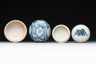 A varied collection of 22 Chinese blue and white jarlets, covered boxes and miniature vases, Ming