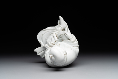 A Chinese Dehua blanc de Chine Guanyin, 19th C.