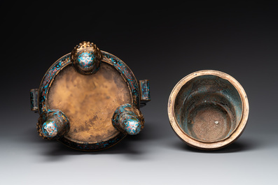 A pair of Chinese cloisonn&eacute; censers with covers and stands, 19/20th C.