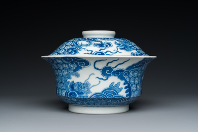 A Chinese blue and white 'Bleu de Hue' bowl and cover for the Vietnamese market, dragon mark for the reign of Thiệu Trị, 1841-1847