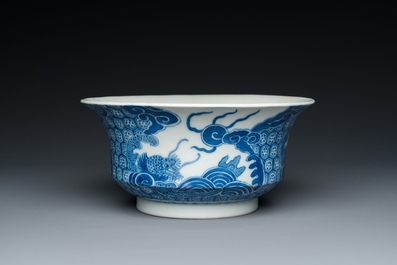 A Chinese blue and white 'Bleu de Hue' bowl and cover for the Vietnamese market, dragon mark for the reign of Thiệu Trị, 1841-1847
